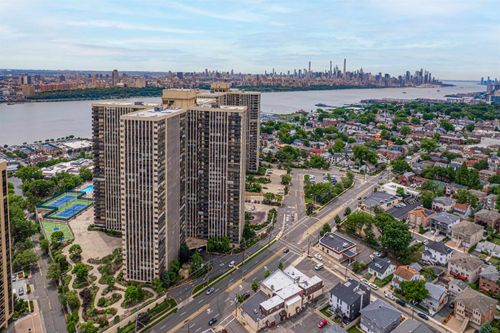 apt-109-300 Winston Dr, Cliffside Park, NJ, 07010-3208 | Card Image