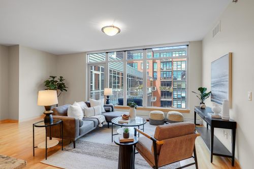 unit-727-215 10th Ave S, Minneapolis, MN, 55415-2105 | Card Image