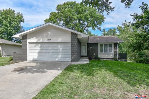 5616 Dogwood Dr, Lincoln, NE, 68516-1427 | Card Image