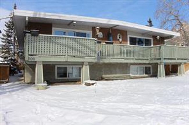 909 34a St Nw, Home with 4 bedrooms, 2 bathrooms and 3 parking in Calgary AB | Image 1
