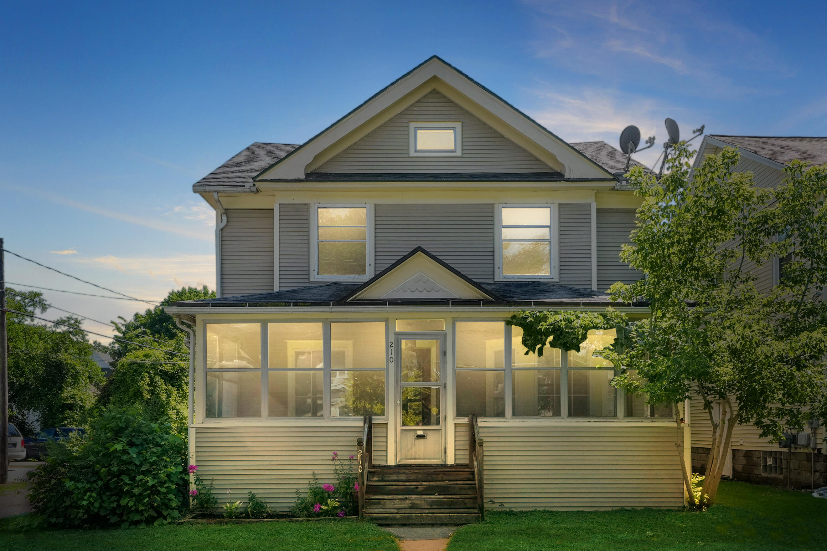 Garfield Ave, Grand Rapids, MI 49504