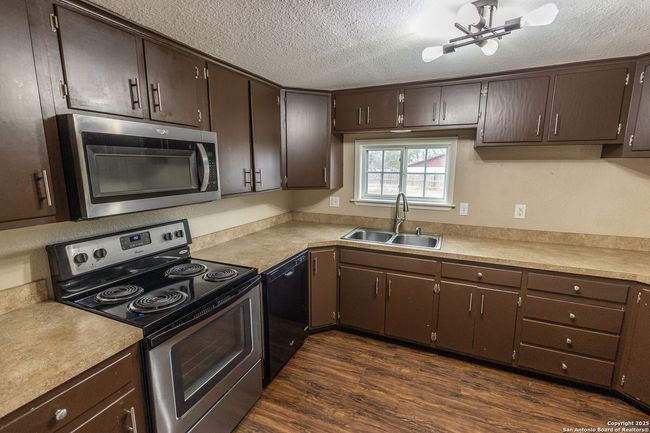 219 S Pickford, House other with 2 bedrooms, 2 bathrooms and null parking in Sabinal TX | Image 11