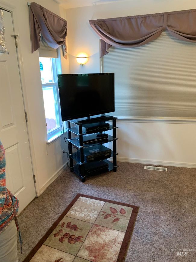 E13 - 514 N Sawyer St, House other with 1 bedrooms, 1 bathrooms and null parking in Cascade ID | Image 8