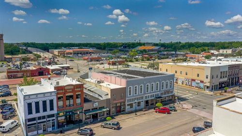 126 W Main St, Denison, TX, 75021-3023 | Card Image