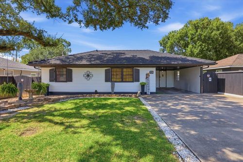 720 S 13th St, Nederland, TX, 77627-4230 | Card Image