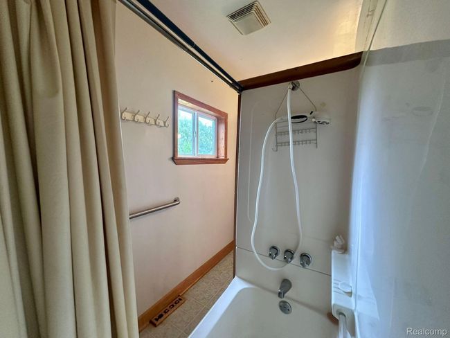 1 1 St St, House other with 3 bedrooms, 1 bathrooms and null parking in Yale MI | Image 14