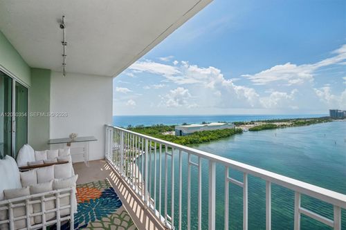 2122-500 Bayview Dr, Sunny Isles Beach, FL, 33160-4750 | Card Image