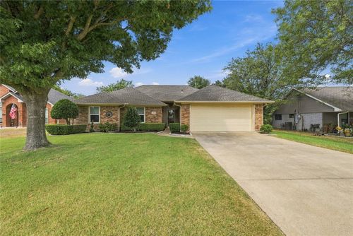 120 Country Dr, Waxahachie, TX, 75165-6211 | Card Image