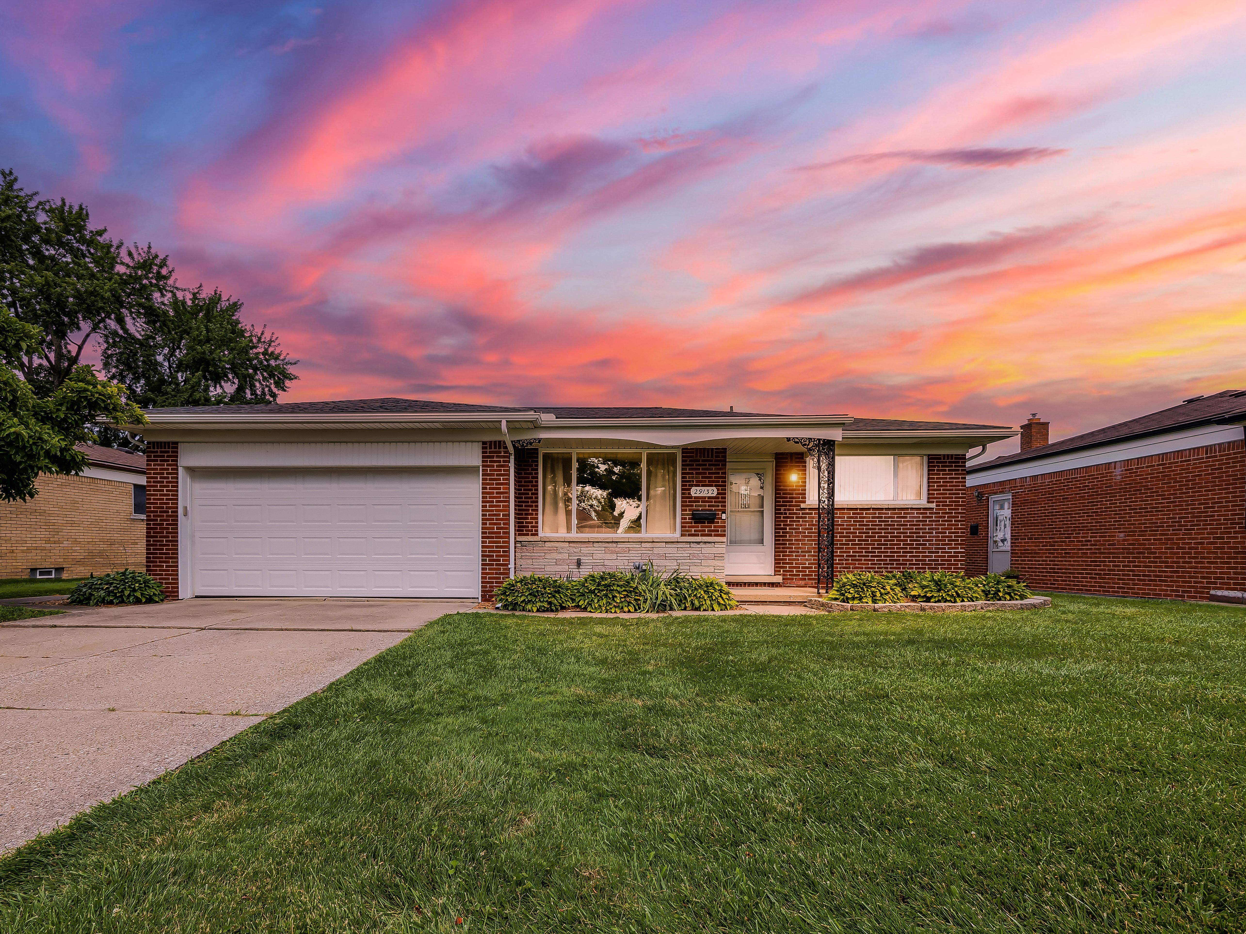 Dover Ave, Warren, MI 48088