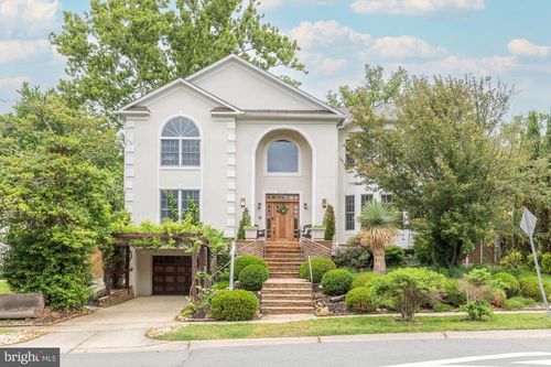9715 Singleton Dr, BETHESDA, MD, 20817-2466 | Card Image