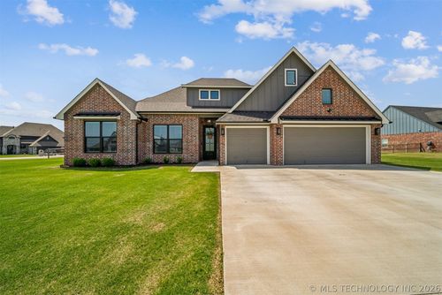 5730 E 141st Pl N, Collinsville, OK, 74021-5167 | Card Image