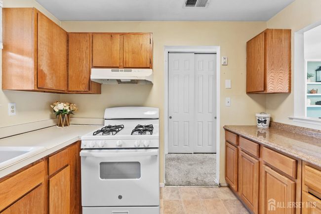 9 Lindsey Cir, Townhouse with 1 bedrooms, 1 bathrooms and null parking in Old Bridge NJ | Image 13