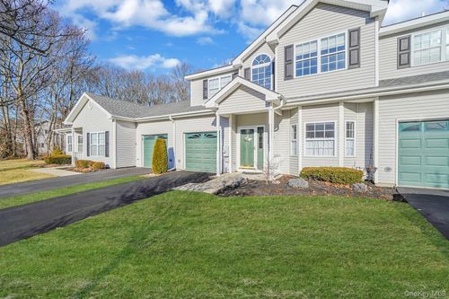 115 Willow Wood Dr, Oakdale, NY, 11769-1600 | Card Image