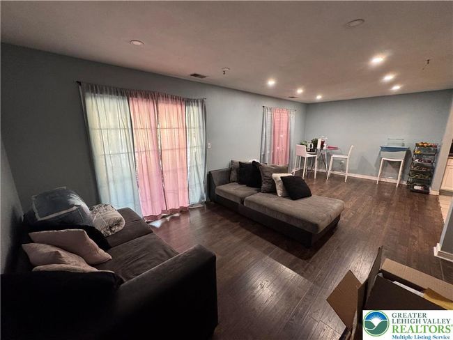 215 W Lehigh St, Townhouse with 3 bedrooms, 3 bathrooms and null parking in Bethlehem PA | Image 12