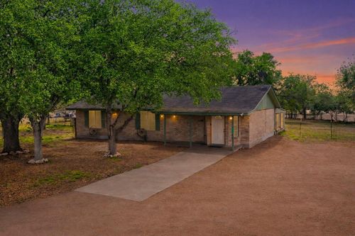 2802 Comanche St, Beeville, TX, 78102-8575 | Card Image