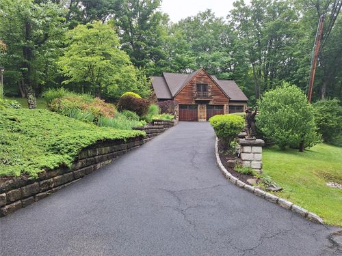 1002 Kitchawan Rd, Ossining, NY, 10562-1124 | Card Image