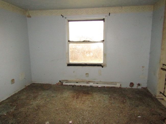 261 Mccarrell Rd, House other with 4 bedrooms, 1 bathrooms and 1 parking in Hickory PA | Image 5