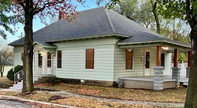 400 N Cass Street, House other with 3 bedrooms, 2 bathrooms and null parking in Carterville MO | Image 1