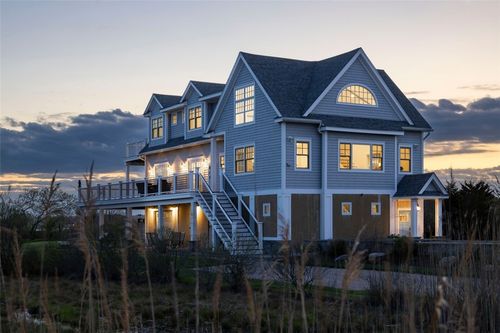 32 Breach Dr, Westerly, RI, 02891-4404 | Card Image