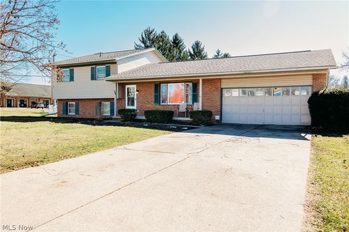 700 Denshire Dr Nw, Canal Fulton, OH, 44614-8300 | Card Image