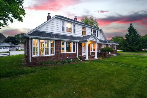 821 Post Rd, Warwick, RI, 02888-1853 | Card Image