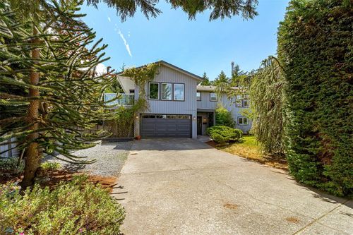711 Bexhill Rd, Victoria, BC, V9C3P9 | Card Image