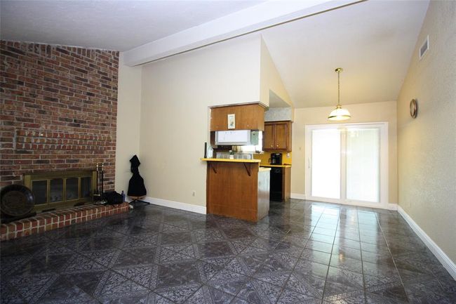 Living area and dining | Image 8