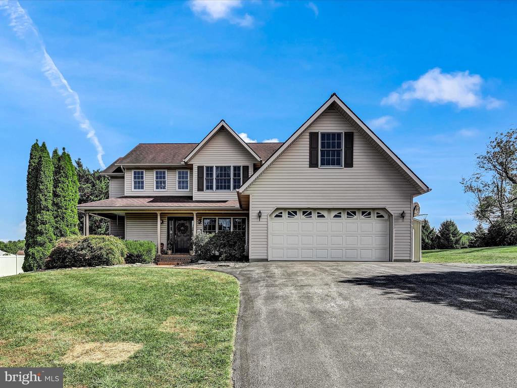 Colonial Cir, Lebanon, PA 17046