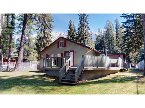 2401 Garbutts Lake Rd, Fort Steele, BC, V0B1N0 | Card Image