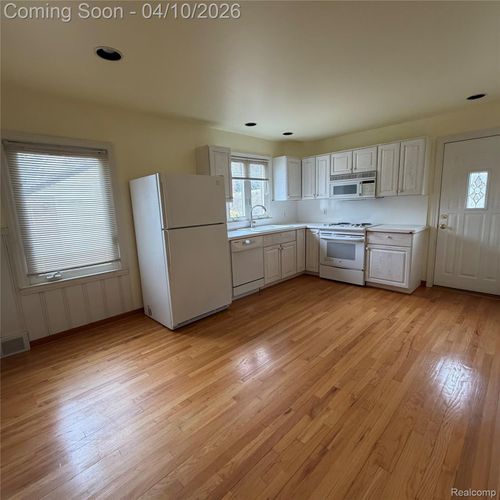 65 Hampton Rd, Grosse Pointe Shores, MI, 48236-1316 | Card Image