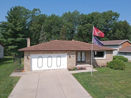 5790 N Crossview Rd, Seven Hills, OH, 44131-1918 | Card Image