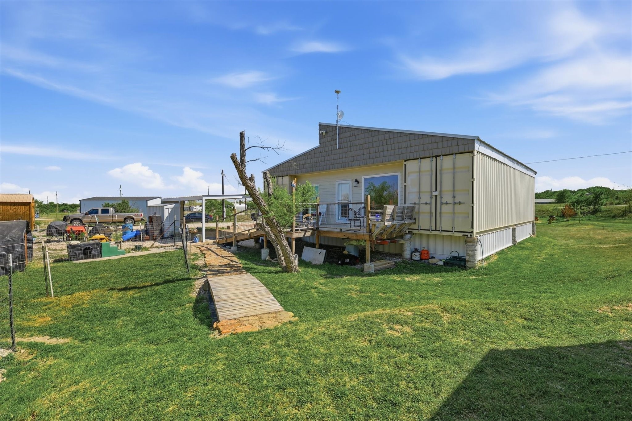 Residential in Rhome 3