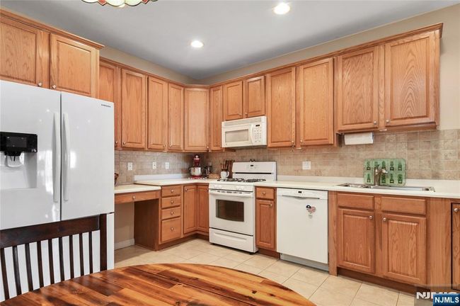 10108 Warrens Way, Townhouse with 2 bedrooms, 2 bathrooms and null parking in Wanaque NJ | Image 4