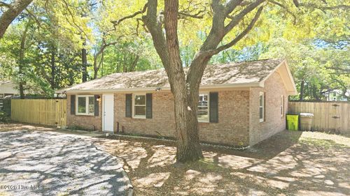 301 Stuart Ave, Southport, NC, 28461-3051 | Card Image