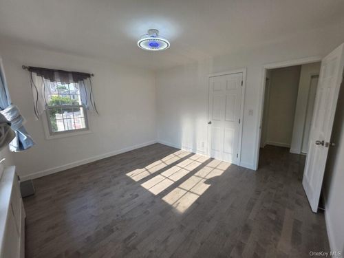 30 Aberdeen Rd, New Hyde Park, NY, 11040-2138 | Card Image