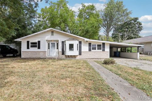 311 E 3rd St, Trenton, IL, 62293-1523 | Card Image