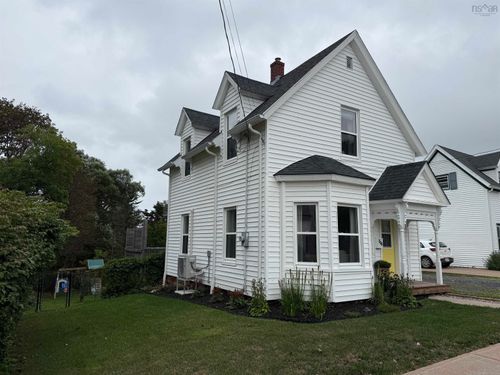 228 Cottage St, New Glasgow, NS, B2H4E7 | Card Image