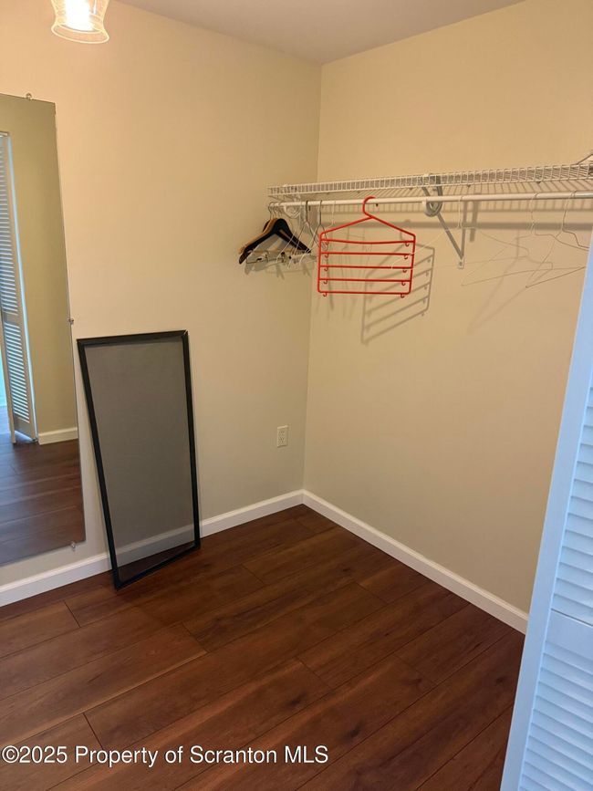 Walk in closet | Image 13