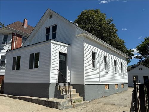 17 Middleton St, Providence, RI, 02909-5720 | Card Image