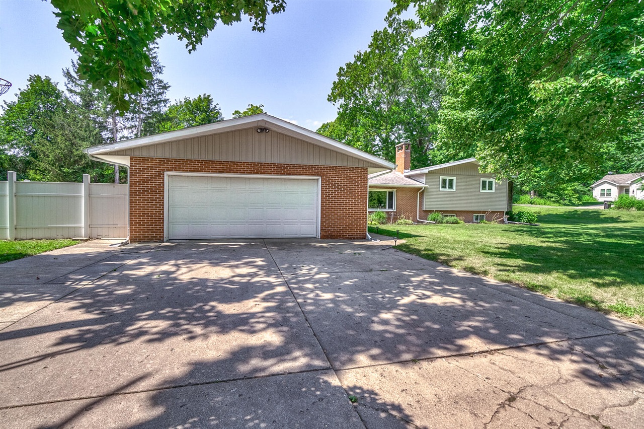 Michigan Ave, Hastings, MI 49058