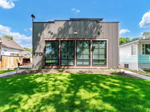 170 2 St Nw, Medicine Hat, AB, T1A6J3 | Card Image