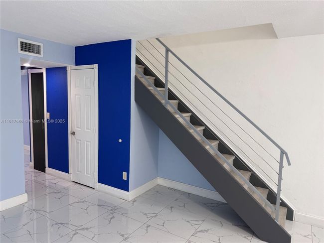 4 - 3977 W 9 Th Ln, Townhouse with 2 bedrooms, 2 bathrooms and null parking in Hialeah FL | Image 4