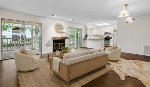 24 Doranne Ct Se, Smyrna, GA, 30080-8078 | Card Image