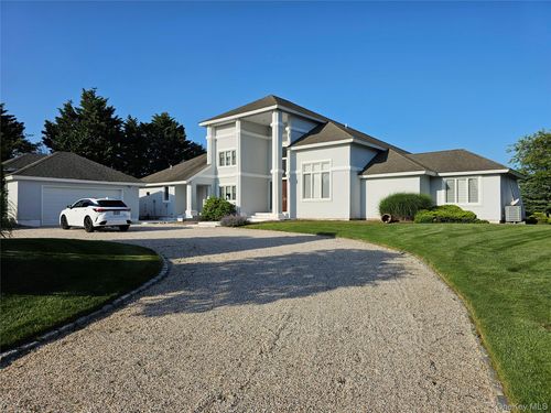 18 Pine Tree Ln, Westhampton, NY, 11977-1316 | Card Image