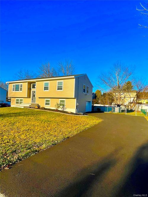 10 Frederick St, Middletown, NY, 10941-1607 | Card Image