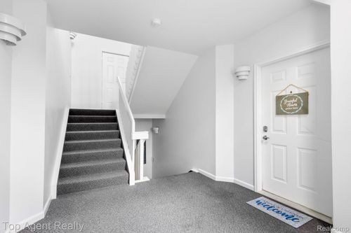 3412 Loon Lake Ct, Waterford Twp, MI, 48329-4278 | Card Image