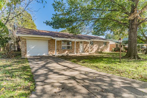 2001 Se 26th Ave, Mineral Wells, TX, 76067-7645 | Card Image