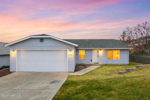 7702 Douglas Dr, Yakima, WA, 98908-2787 | Card Image