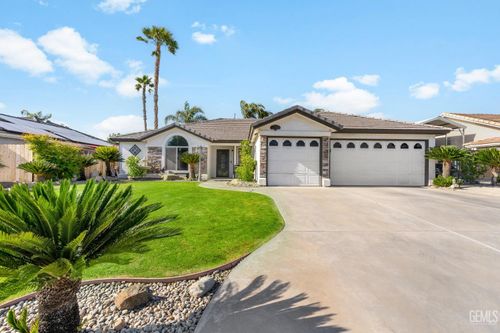 9910 Blackfoot Drive, Bakersfield, CA, 93312 | Card Image