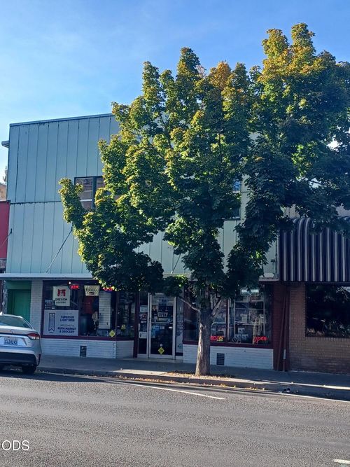 1023 Main St, Klamath Falls, OR, 97601-5812 | Card Image